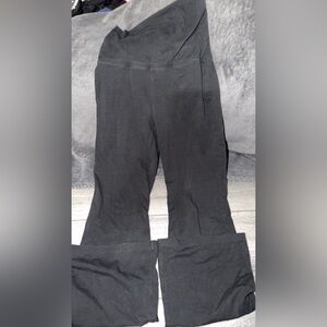 American Eagle Outfitters Women’s Black flared leggings